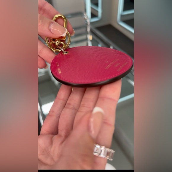 Louis Vuitton keychain - Picture 4 of 5